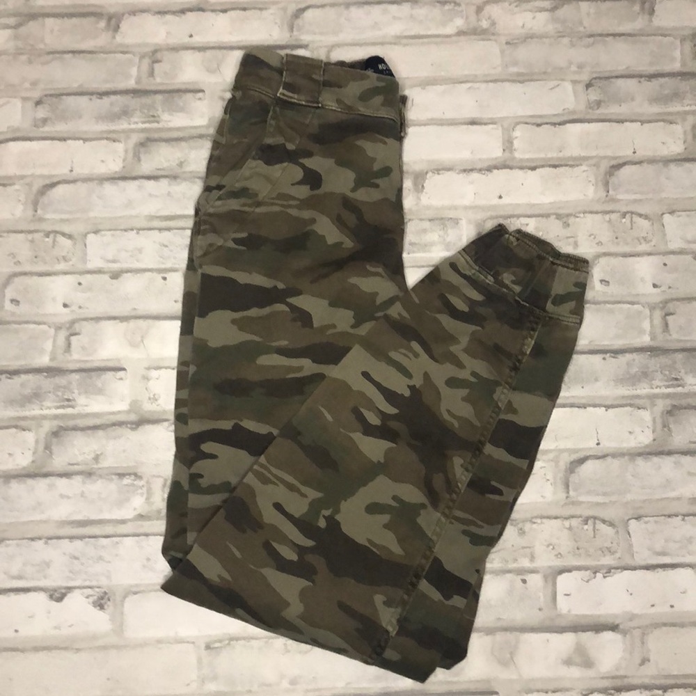 Hollister Ultra High Rose Camo Joggers